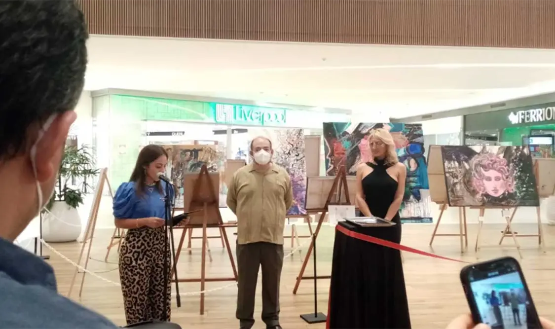 Llenan de arte una plaza comercial