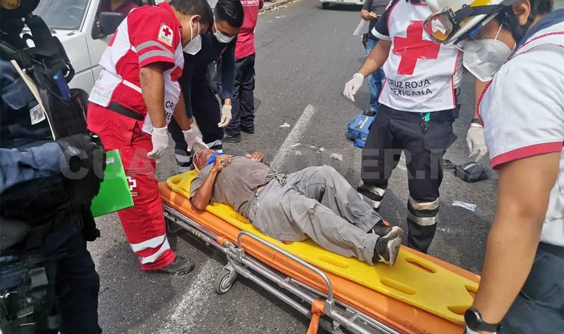 Atropellan a abuelito frente a Los Ancianos