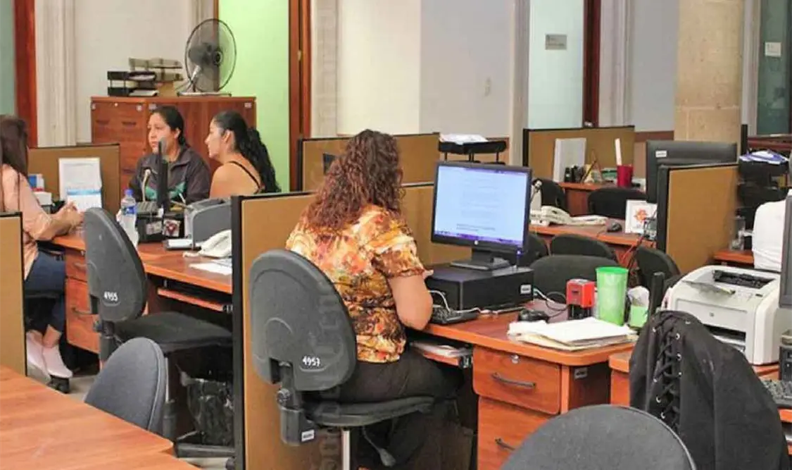 Burócratas vacunados regresarán a sus oficinas