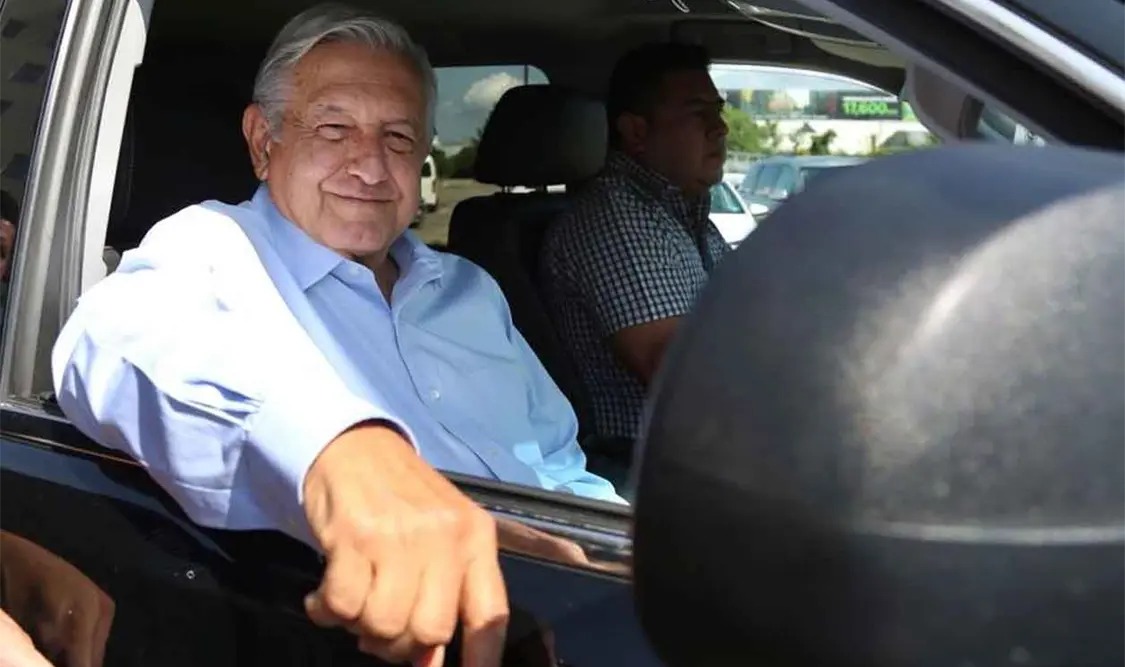 AMLO declina hacer declaraciones sobre consulta