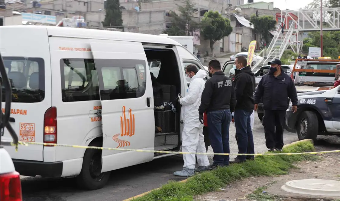 Pasajero enfrenta y mata a asaltante de combi