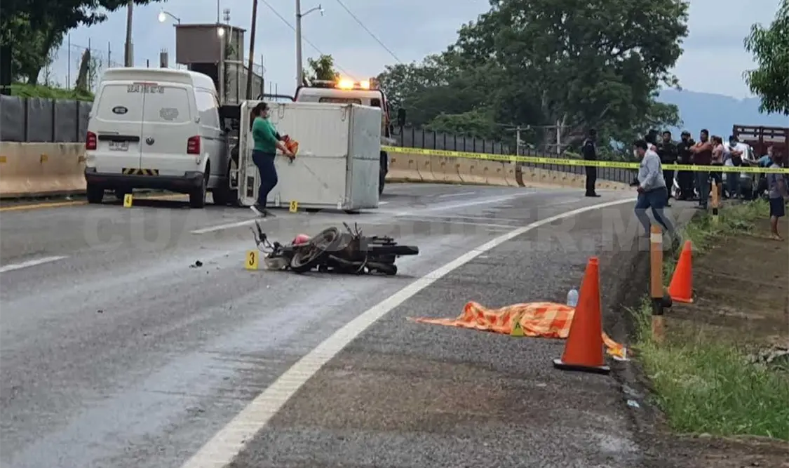 Mujer fallece tras ser impactada motocicleta