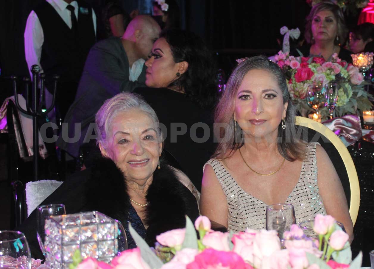 Andrea festejó sus XV años