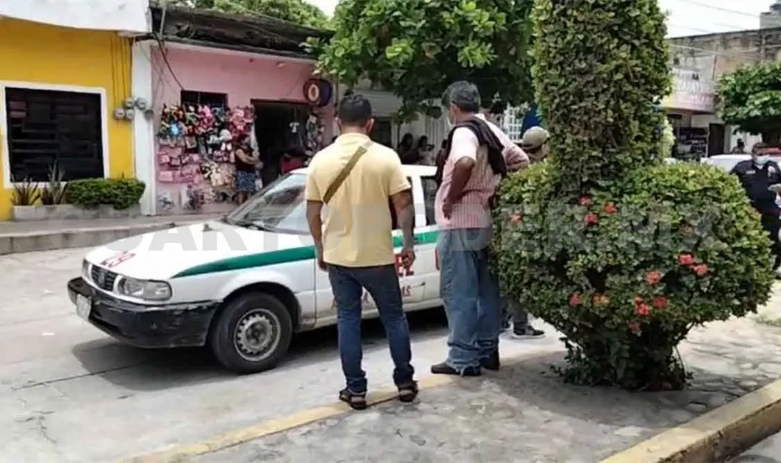 Empleado de Coca-Cola es embestido por taxista