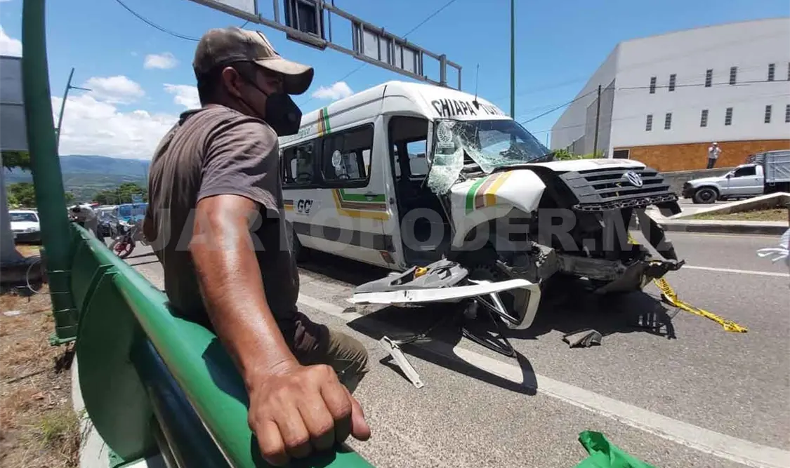 Accidente carretero; el saldo, 12 lesionados