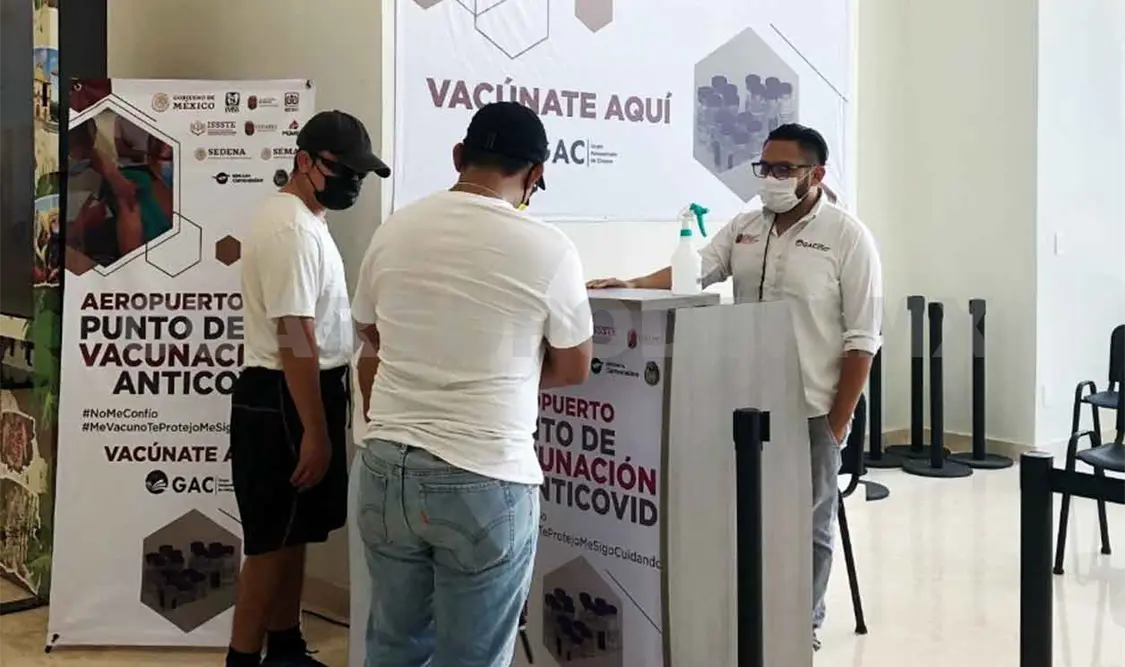 Chiapas cuenta con punto de vacunación en aeropuerto