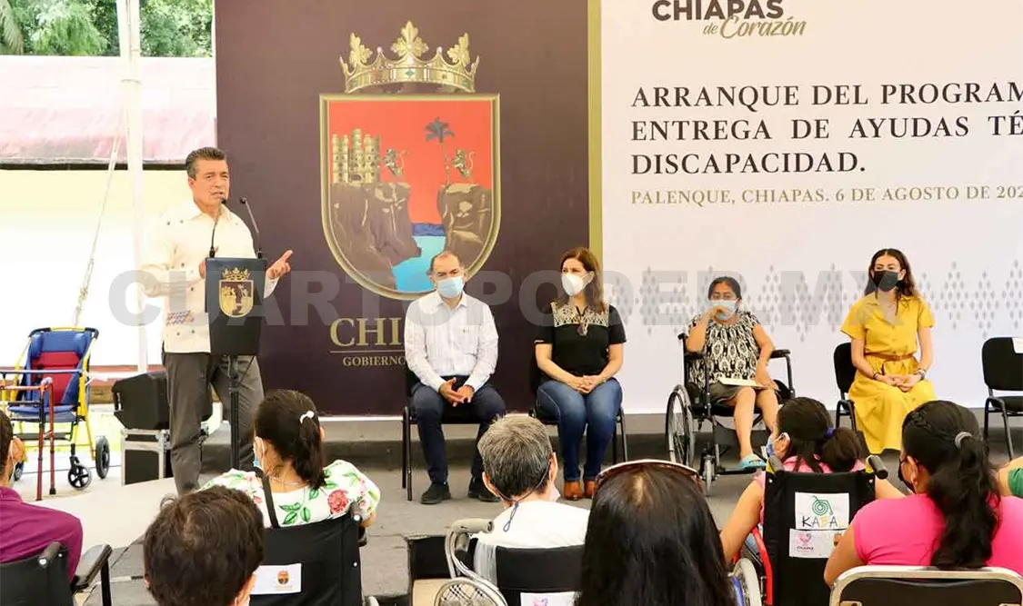Rutilio Escandón encabeza entrega de ayudas técnicas