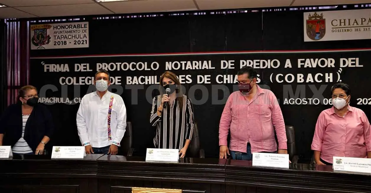 Firman protocolo notarial de donación de predio