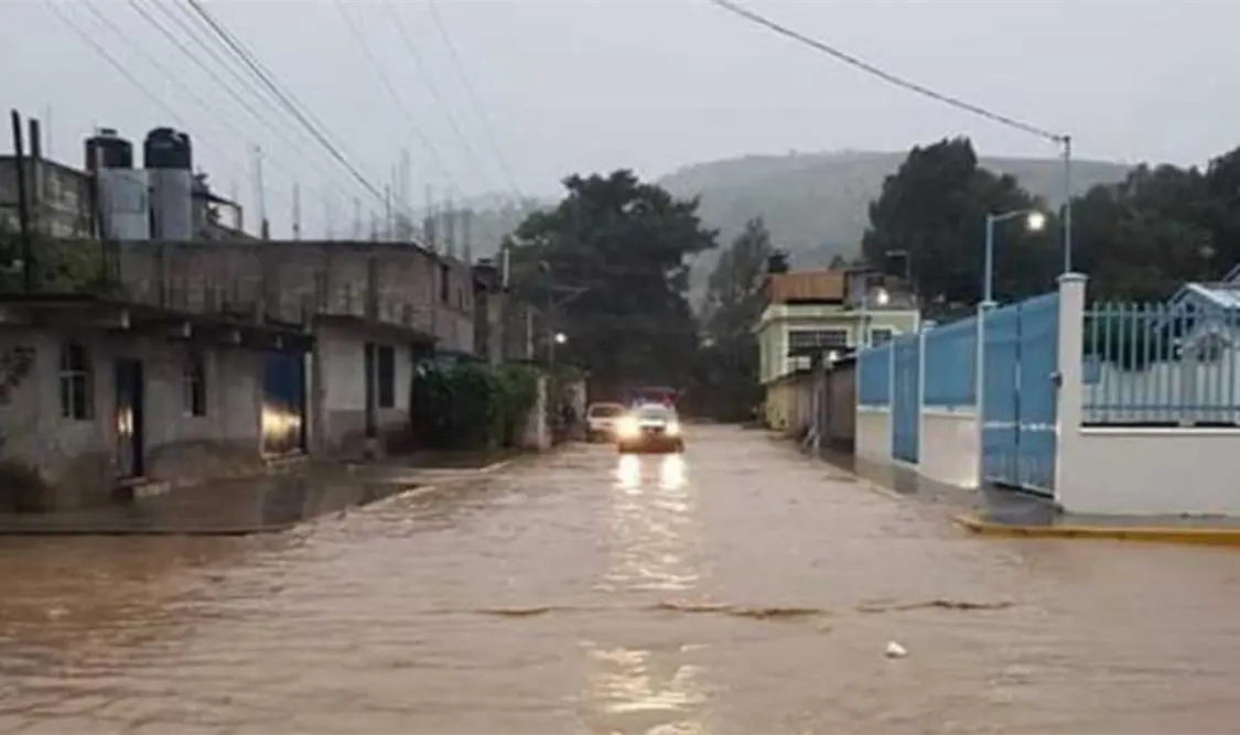 Fuertes lluvias se registraron durante la madrugada del sábado. Twitter
