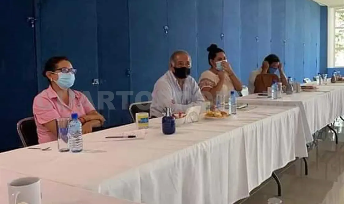 Los ingenieros realizan sus aportaciones en materia de infraestructura para la realización de nuevas obras. CP