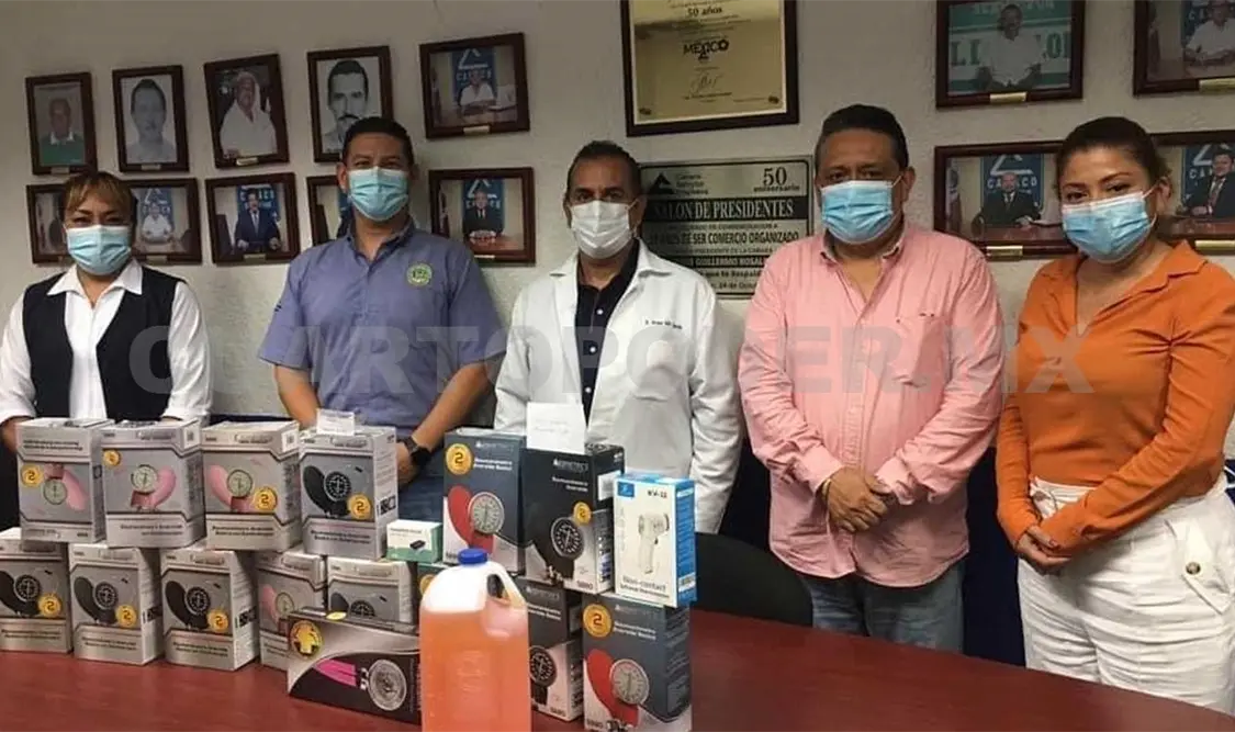 Las donaciones fueron entregadas al director del hospital, Enrique Solís, en las instalaciones de la Canaco-Servytur Fraylesca. Dalia Villatoro / CP