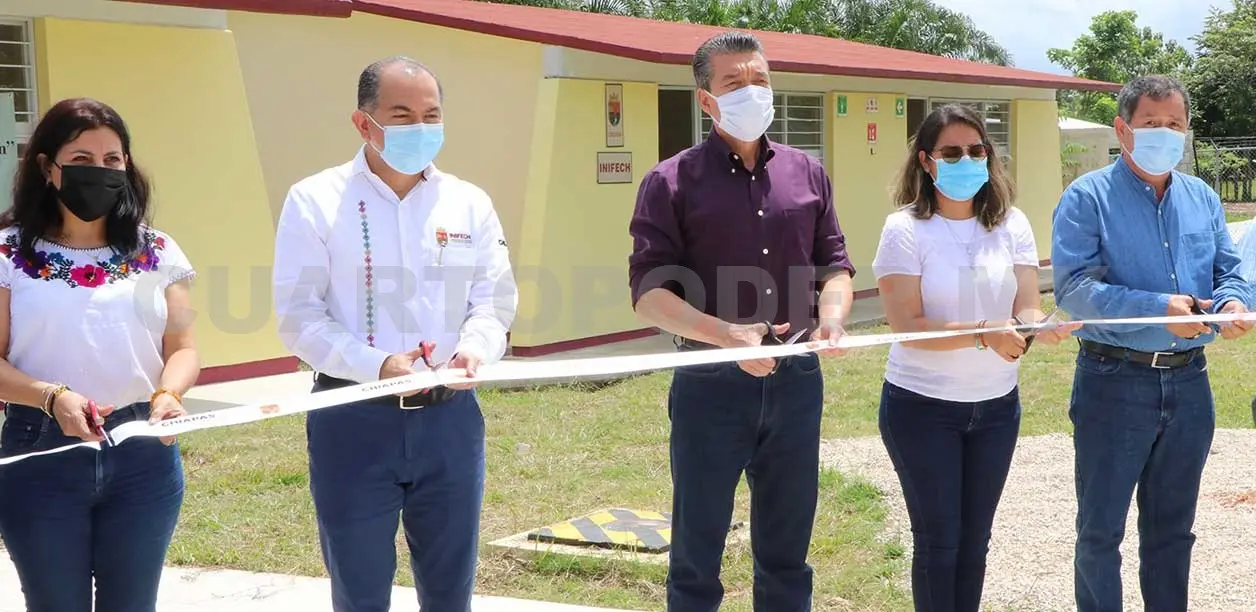 Durante la inauguración de la Escuela Primaria “Moctezuma Xocoyotzin” de la localidad Gustavo Díaz Ordaz, Palenque. CP