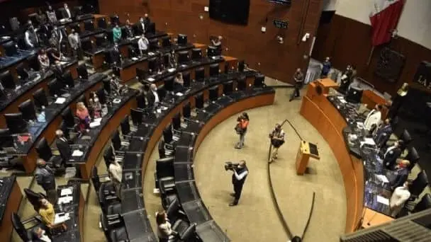 Justo con los votos necesarios, además de 9 en contra y 3 abstenciones, se avaló la realización del extraordinario. Cortesía
