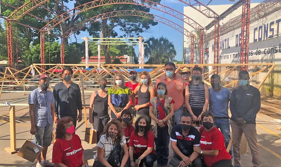 Estudiantes de Nueva York construyen teatro