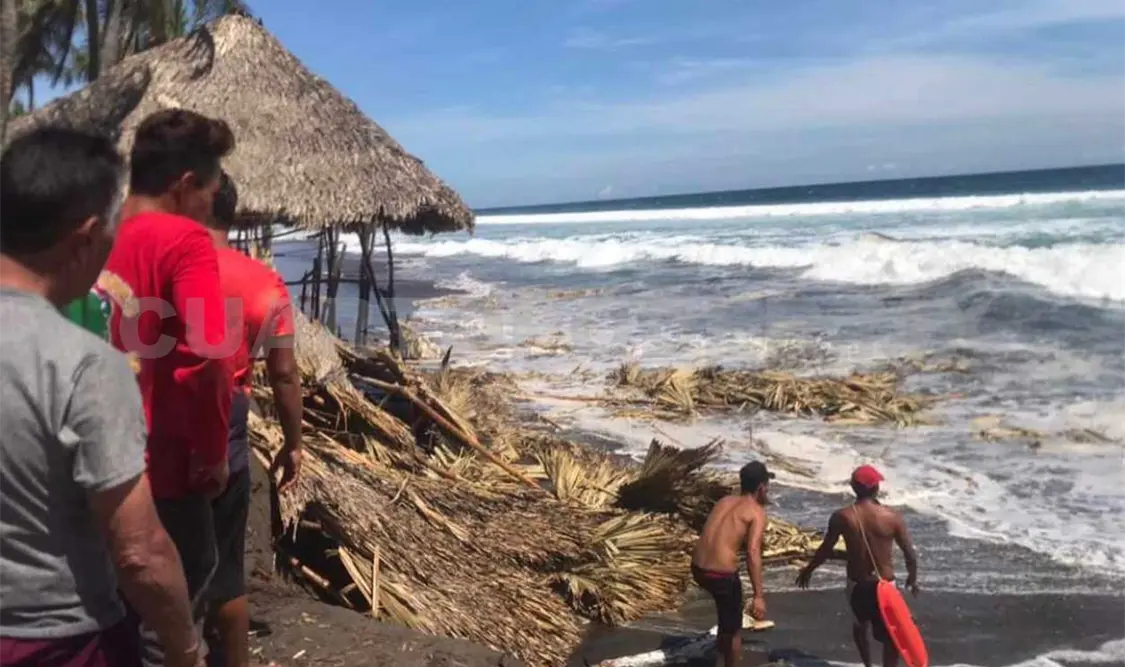 Mar de fondo en Puerto Arista