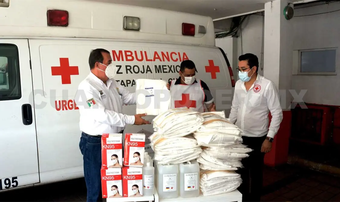 Dona Ayuntamiento equipos de protección a la Cruz Roja