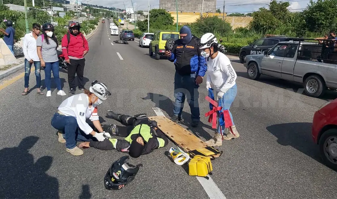 Derrapa y queda con múltiples fracturas