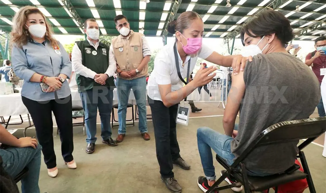 Inició en Tuxtla la vacunación para jóvenes