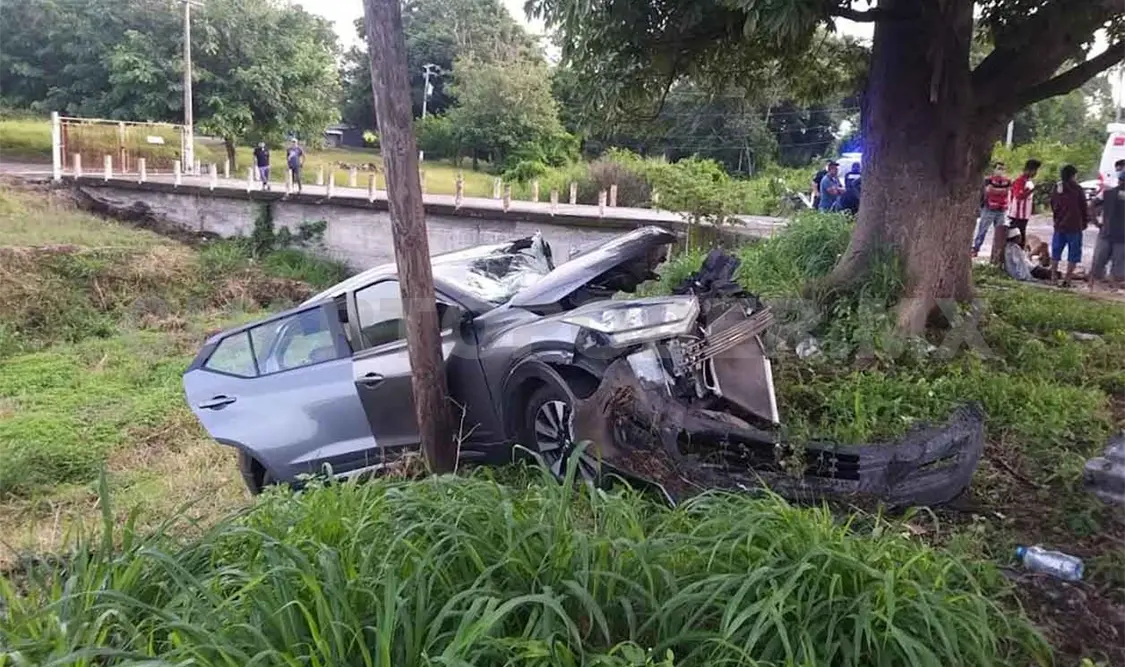 Accidente deja 10 personas lesionadas y hospitalizadas