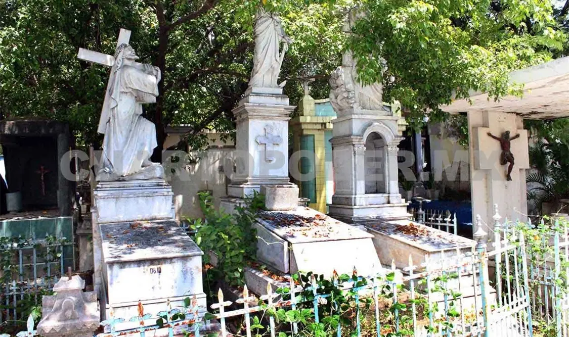 Panteón de Pijijiapan es guarida de migrantes