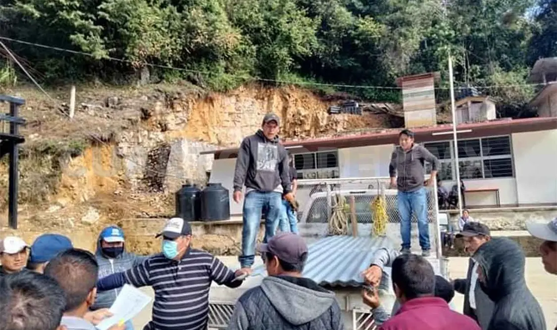 Cumplen demanda a comunidades de Oxchuc