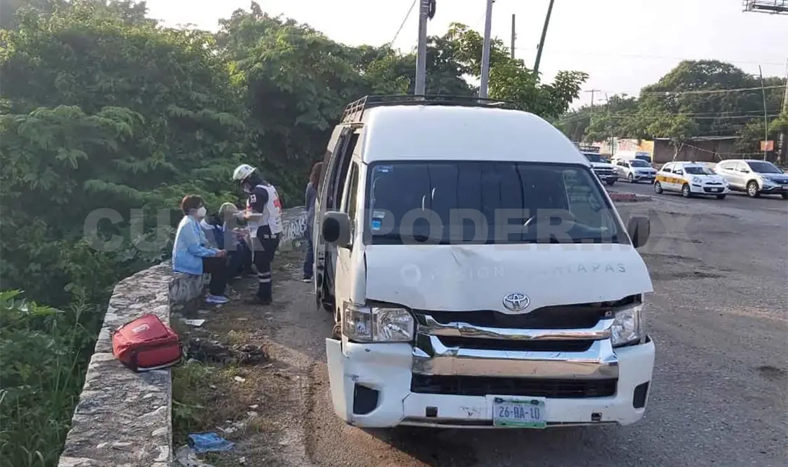 Ocho heridos al impactar un colectivo con camión