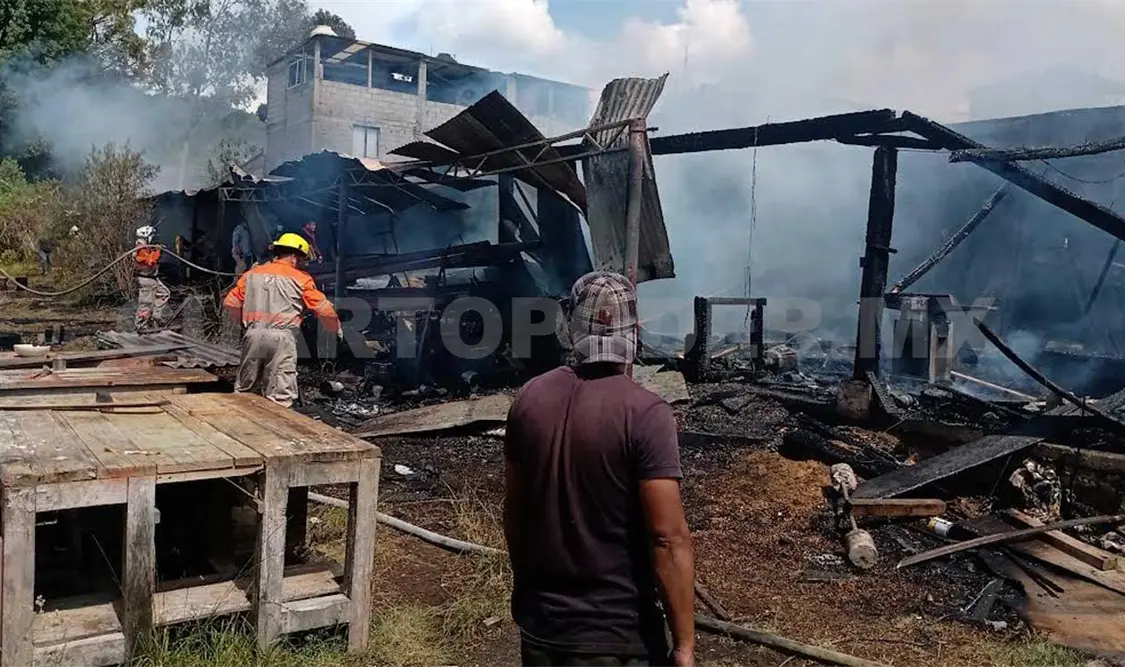 El incendio ocurrió la tarde del sábado en el barro San Diego en la ciudad de San Cristóbal de Las Casas. Manuel Martínez / CP