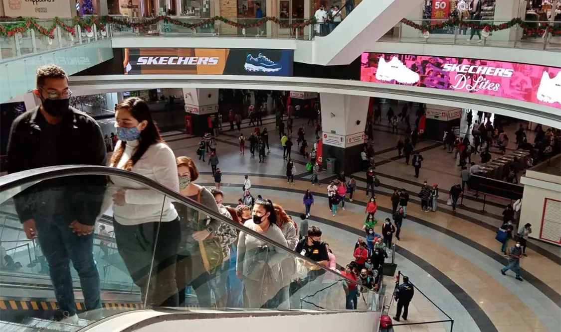 Familias vuelven a plazas, pero no compran