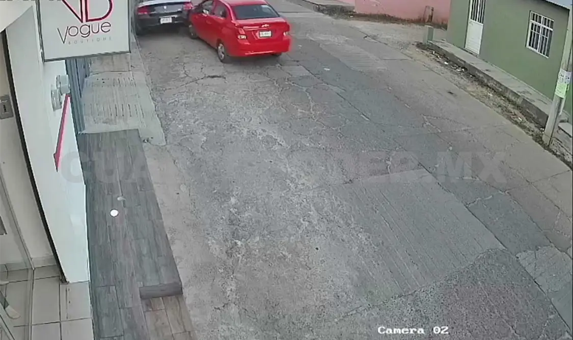 Par de conductores causan múltiples daños