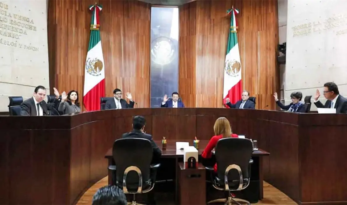 AMLO pide renovación tajante del INE y TEPJF