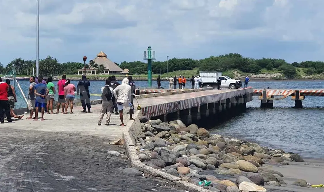 Mueren ahogados dos jovencitos en mar adentro