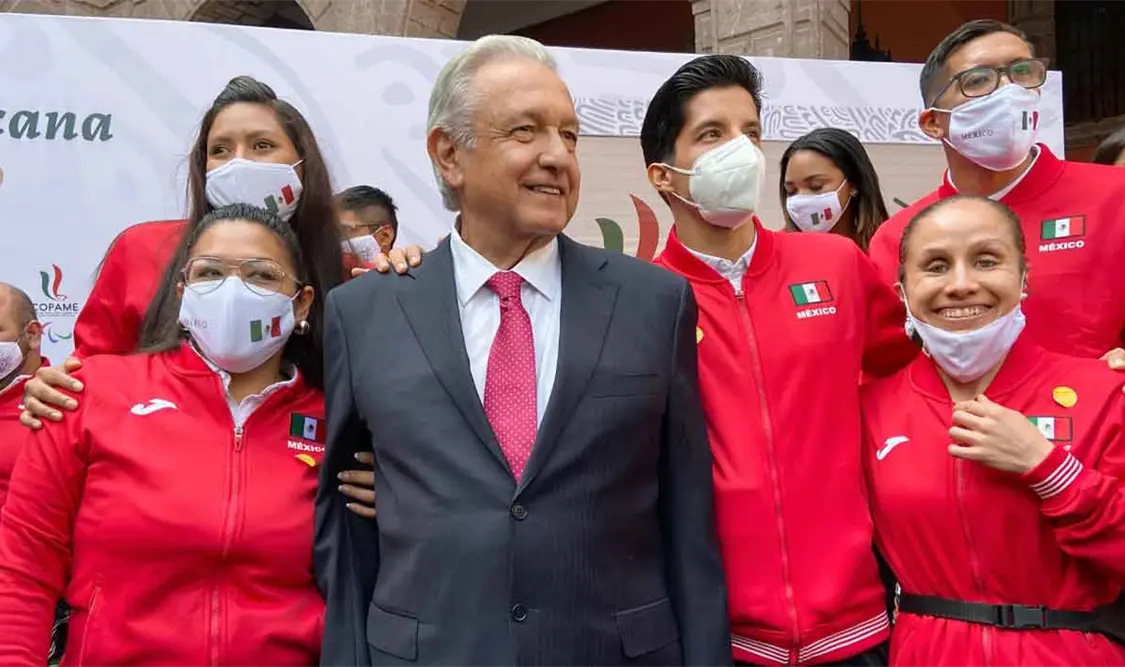 Abanderan a delegación mexicana