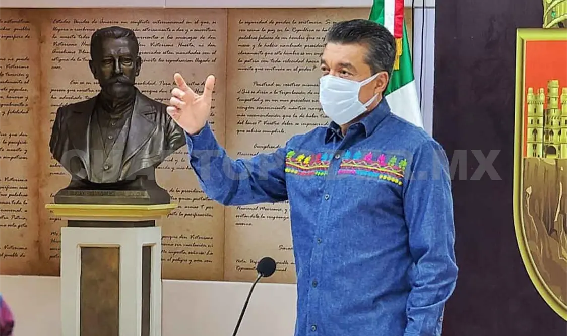 Llama gobernador a embarazadas a vacunarse