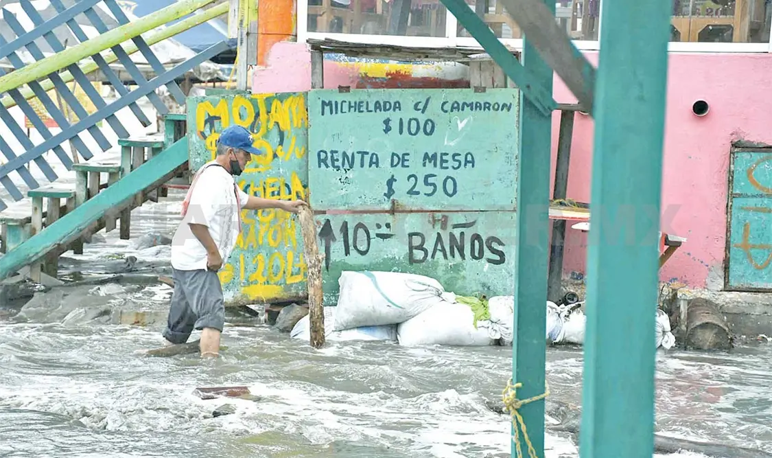 Aspectos del puerto de Veracruz, previo al paso del huracán. El Universal