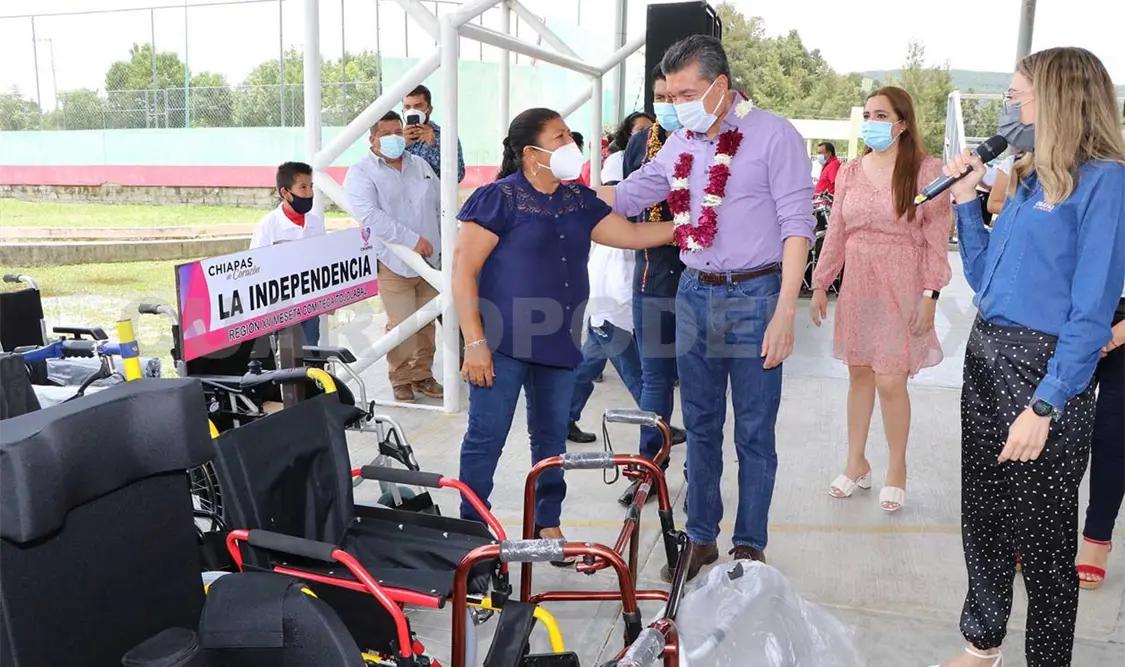Escandón encabezó la entrega de apoyos del programa Ayudas Técnicas a Personas con Discapacidad 2021. CP