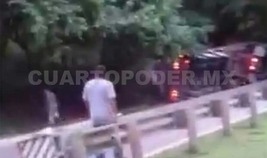El tráiler tuvo un percance debido a que el chofer dormitó por un momento y perdió el control. Víctor Sánchez / CP