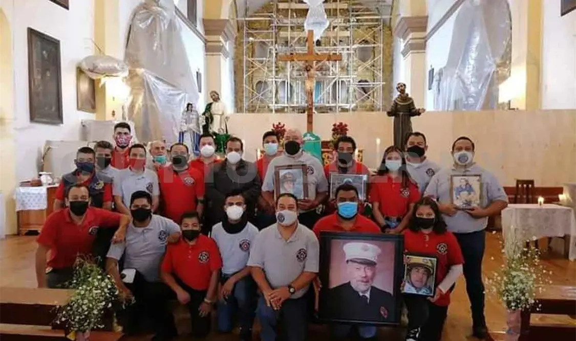 Bomberos rindieron homenaje a compañeros fallecidos