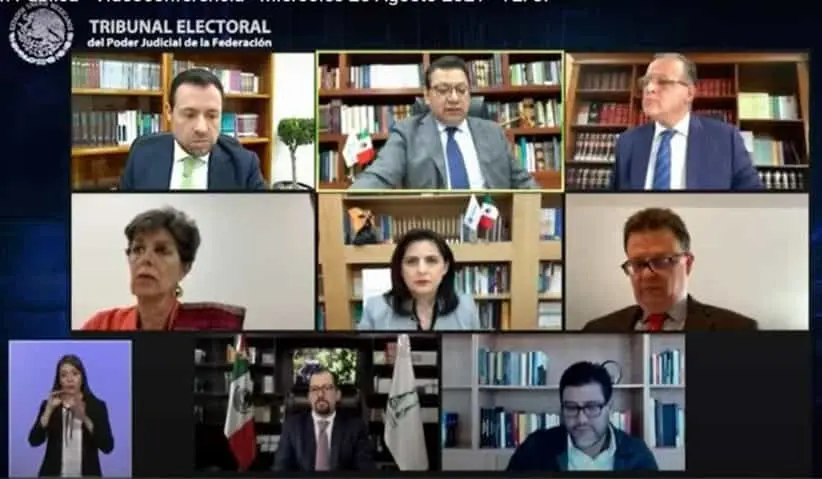 Durante la sesión de la Sala Superior del TEPJF en la cual se emitieron los lineamientos en materia de revocación de mandato. Cortesía