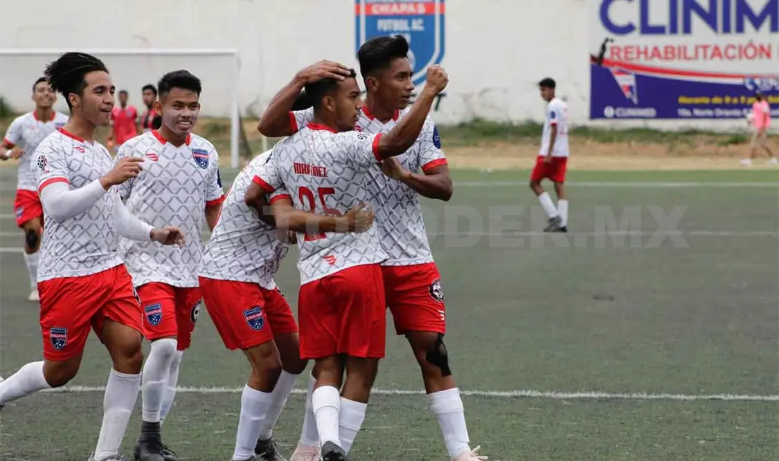 Víctor Estrada seguirá chutando con Chifut
