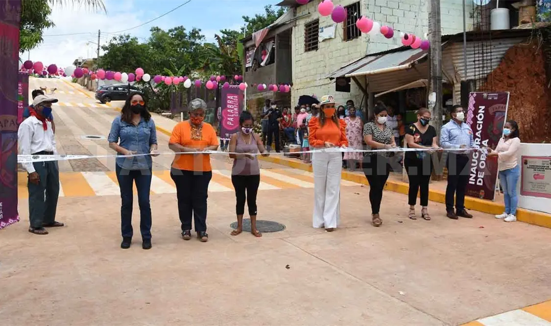 Con modernas vialidades llevan bienestar a familias