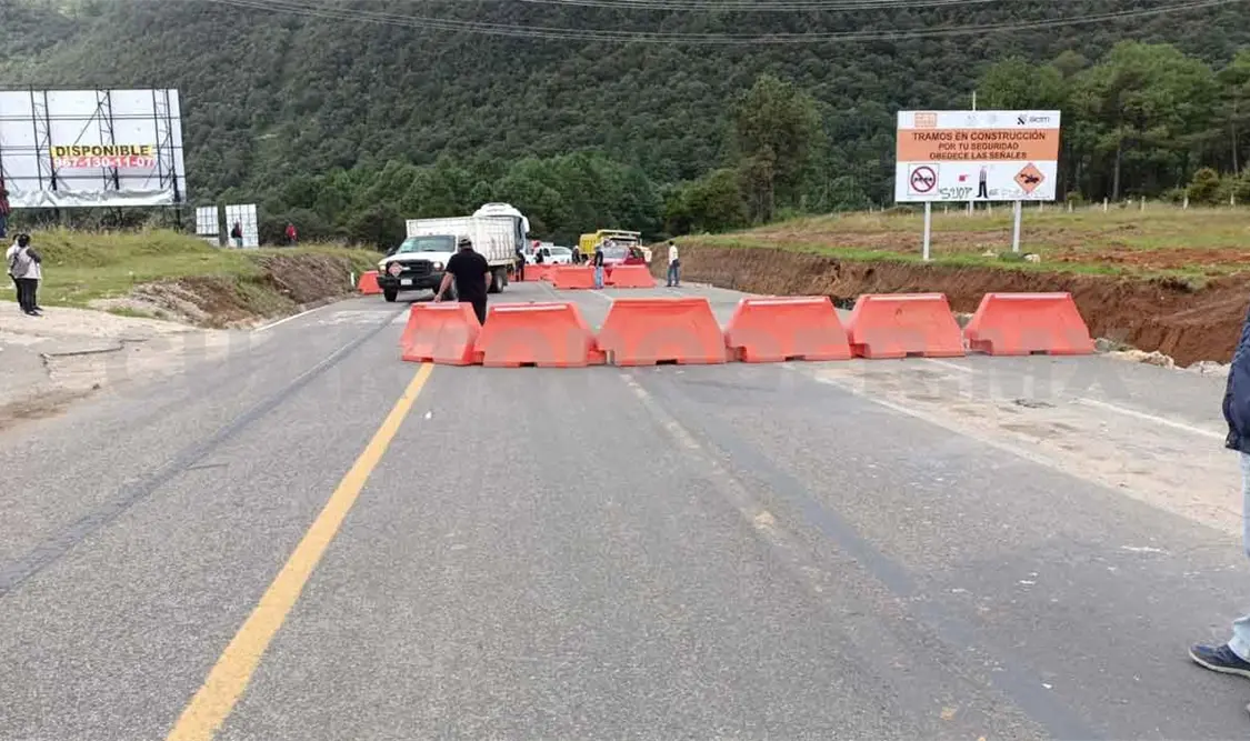 Maestros bloquearon la carretera SCLC-Tuxtla
