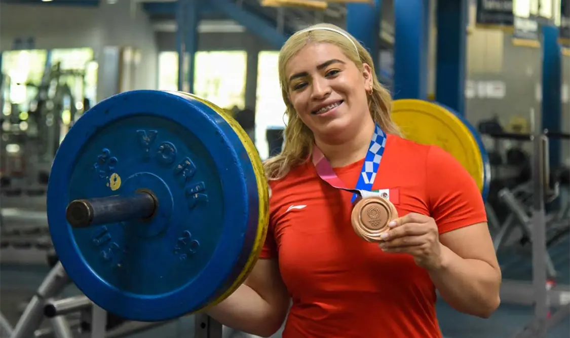 Medallista olímpica Aremi Fuentes, en casa