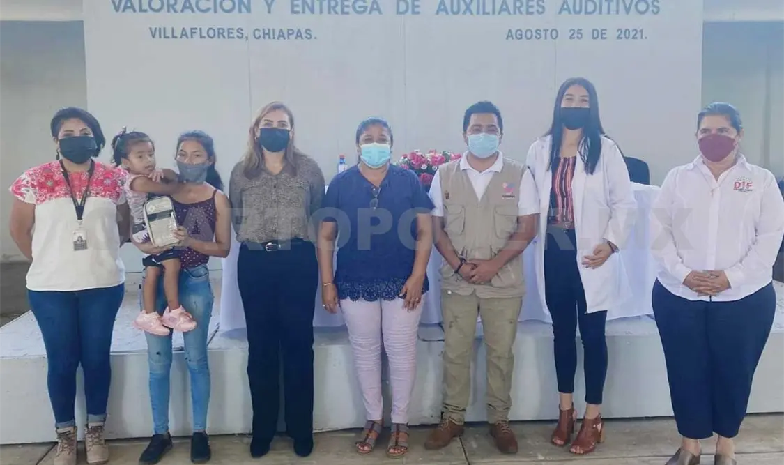 DIF Villaflores beneficia con aparatos auditivos