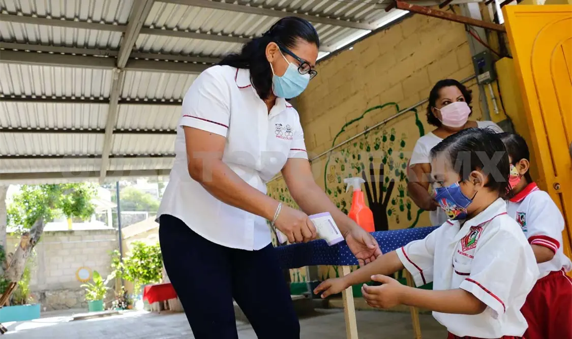 A clases casi un millón 800 mil alumnos