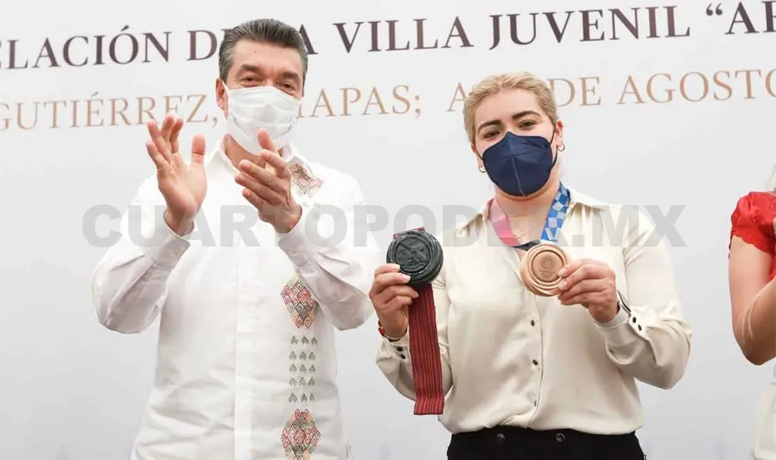 Escandón y Aremi Fuentes reinauguran Villa Juvenil
