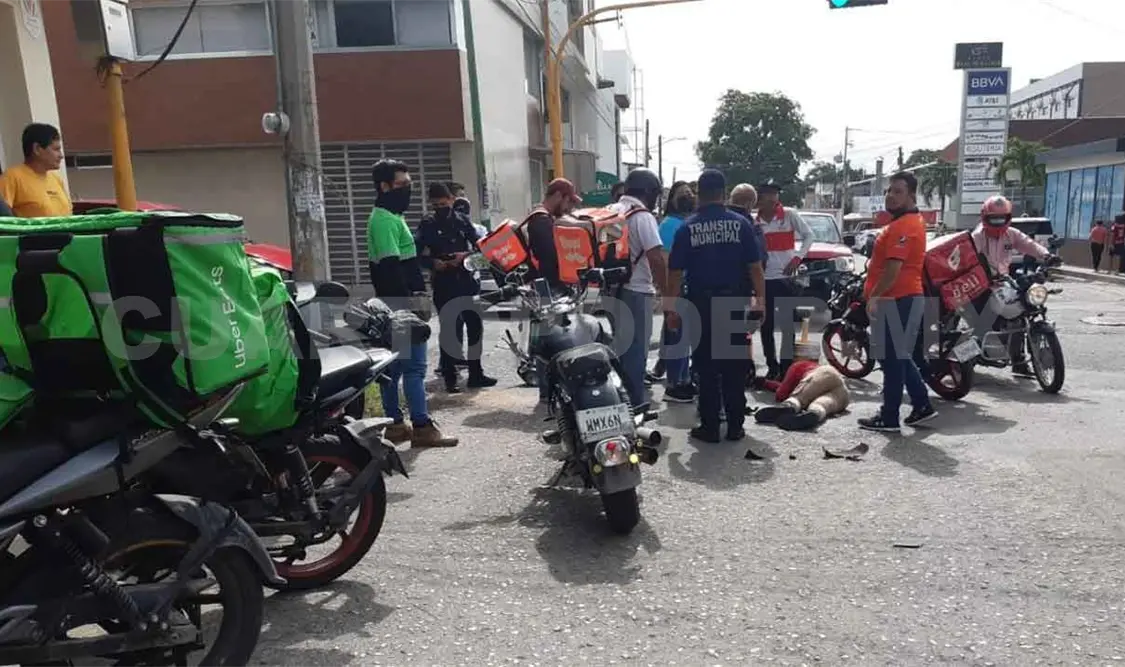 Repartidor embestido por veloz conductor