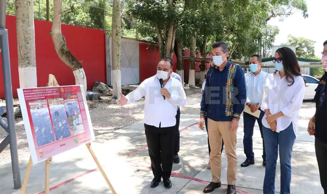Escandón entrega cancha y mejoras al Cecyte Chiapas
