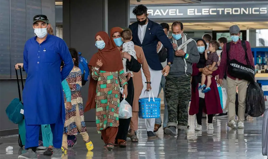 Afgano que violó a su hija, entre evacuados de Kabul