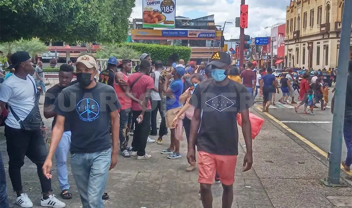 Haitianos siguen entrando al país por el río Suchiate