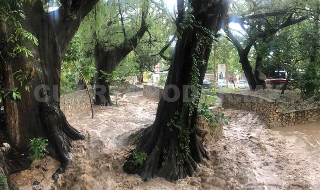 Se desborda arroyo San Agustín en Tuxtla